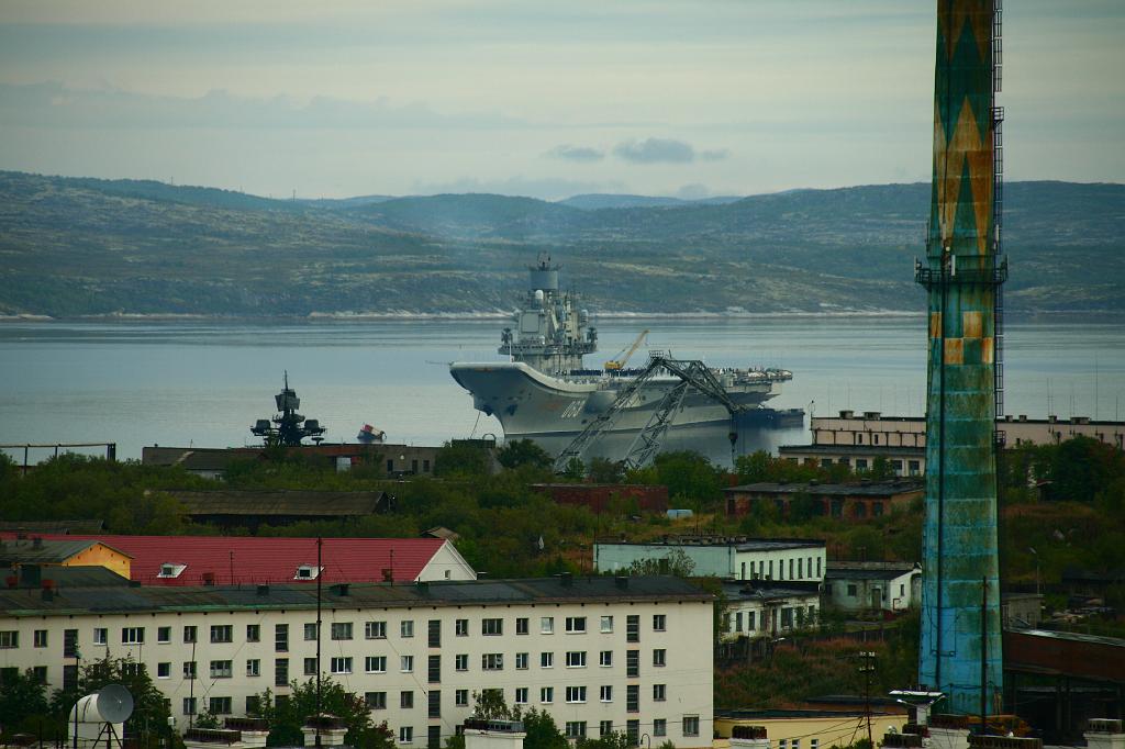 IMG_7111.JPG - свежие виды наших двух авианесущих кораблей... "Кузнецов"