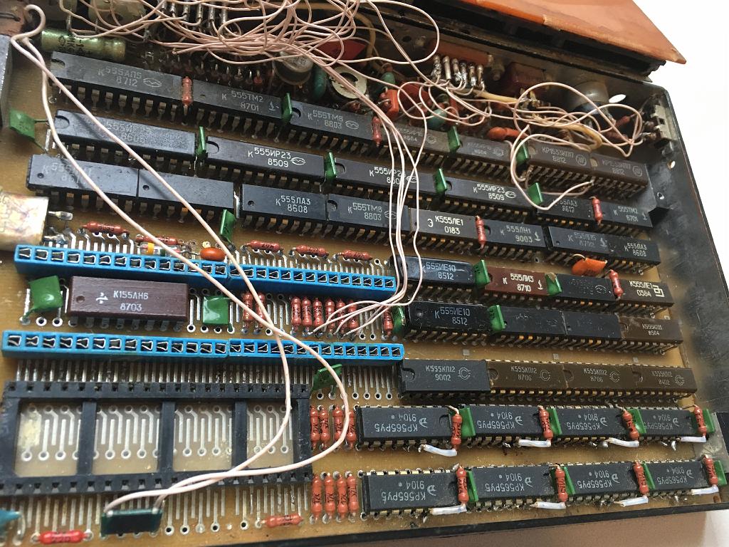 IMG_9248.JPG - к сожалению, в нерабочем состоянии, утрачены пзу и проц.
