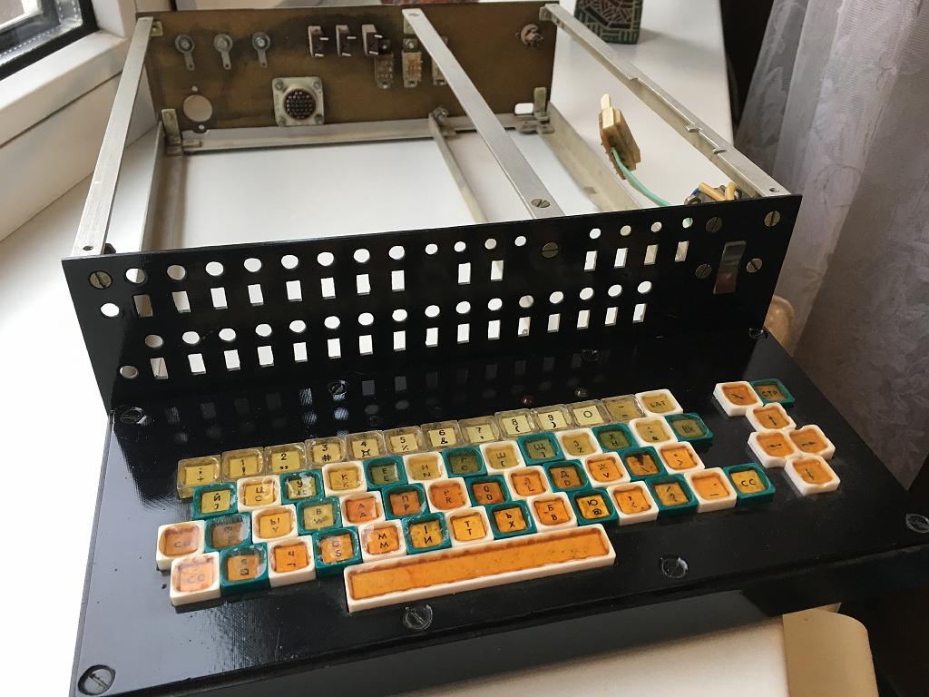 IMG_9250.JPG - Экземпляр №2. Проект "десктопа", на базе "Радио-микро-80". не состоявшийся.. не стал реализовывать в пользу новой конструкции - "Океан-240", существенно более совершенного..