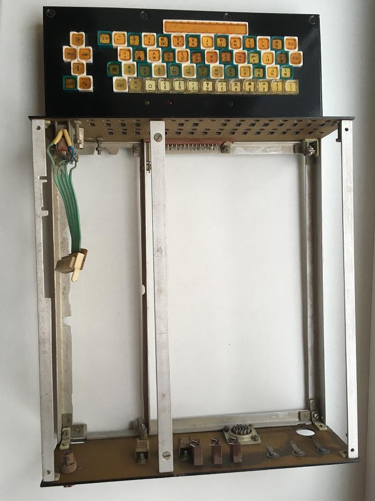 IMG_9252.JPG - далее шасси и клавиатуры дело не пошло...