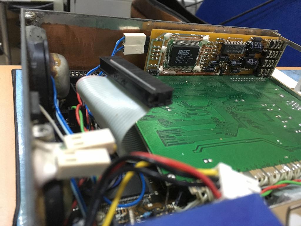 IMG_9551.JPG - переделанная звуковая карта - в супер низкий профиль.