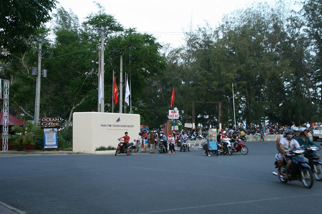 IMG_1253.JPG - городской парк и пляж.