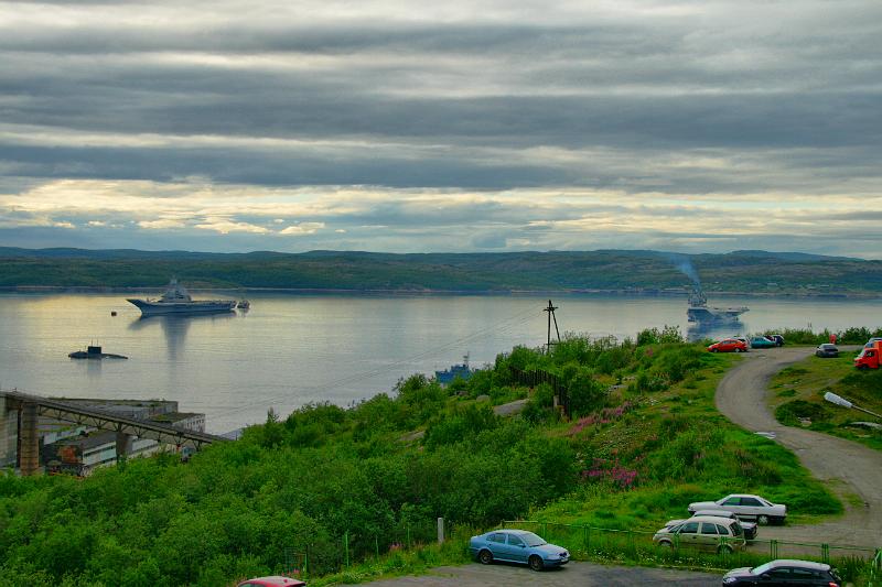 0_IMG_5340_.jpg - А это канун дня ВМФ,  26 июля 2012г, ОБА авианосца на рейде!! Очень редкий случай видимо...