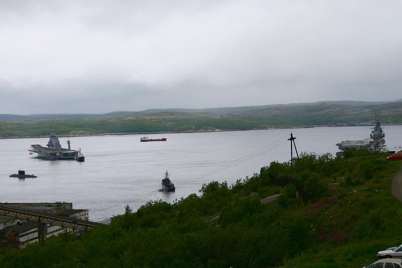 0_IMG_5342.JPG - Они же, но утром, приливное течение их постоянно разворачивает...