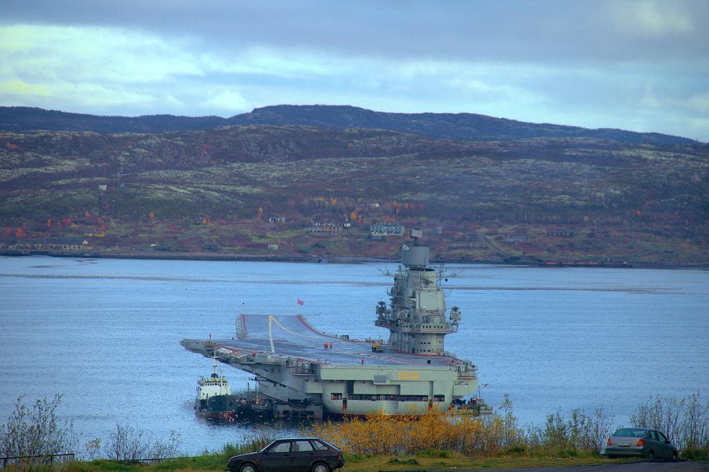 1_IMG_2118_.JPG - А это наш "Кузнецов" после перекраски, 2010г.