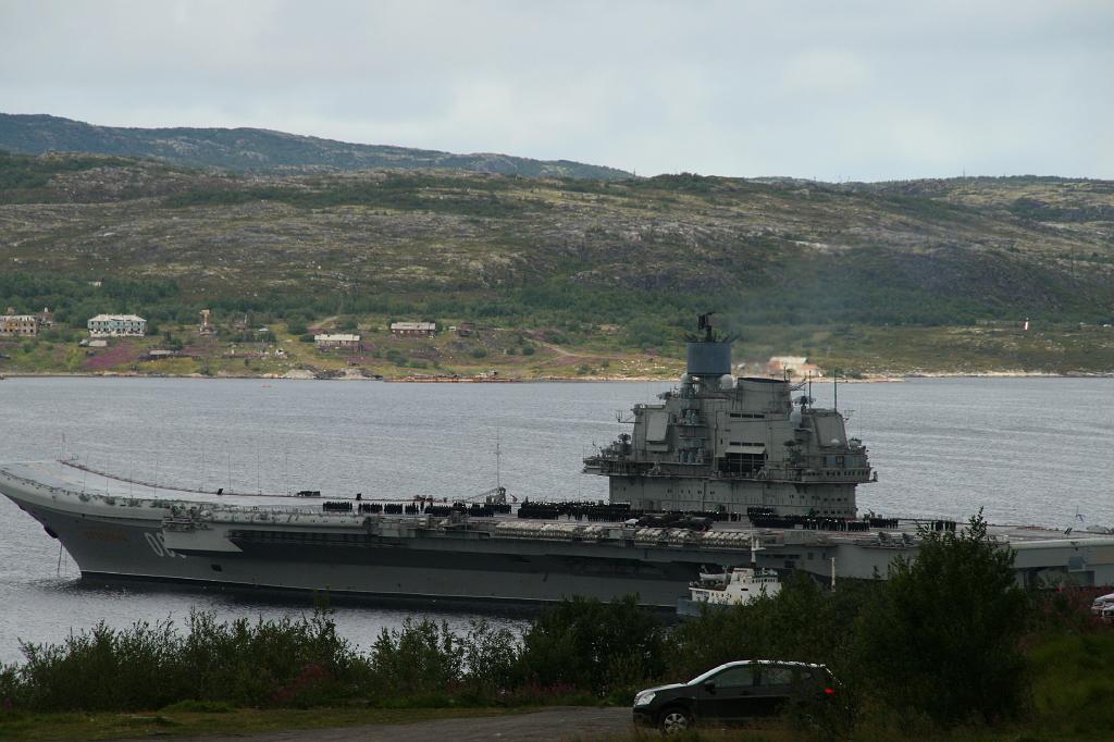 1_IMG_2972.JPG - Он же... утреннее построение, 2011г.