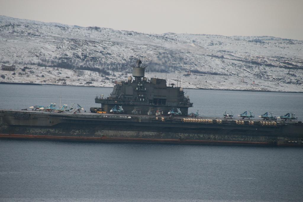 2_IMG_6709.JPG - А это наш "Кузнецов" до перекраски! самомлетов - много!, 2008г.